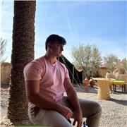 Profesor de economía apto para la ESO, Bachiller y primeros años de carrera de ciencias sociales.